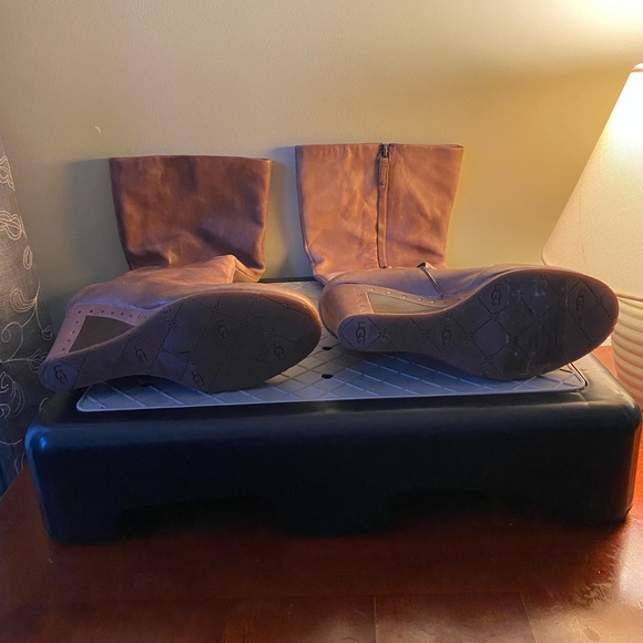 Cute Wedge Tan Leather Boots - Picture 2 of 12